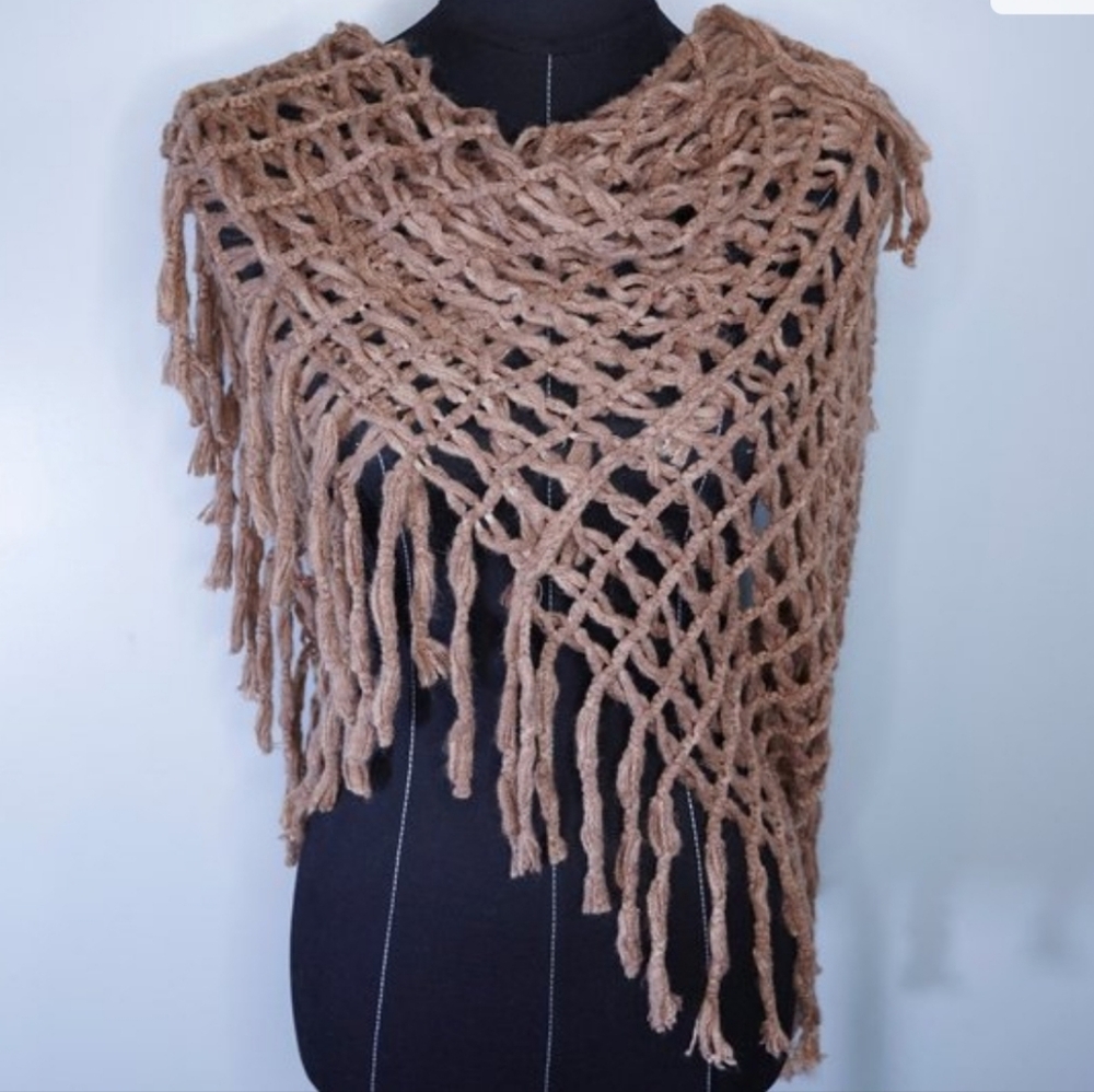 Steve Madden fun boho style cream infinity scarf with fringe (worn once)